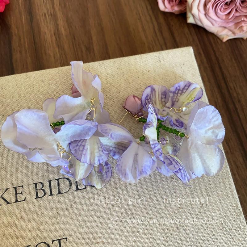 

Весна и лето 2024 г. Серьги-цветы из бисера «Сказочный лес» — универсальные и милые для девочек