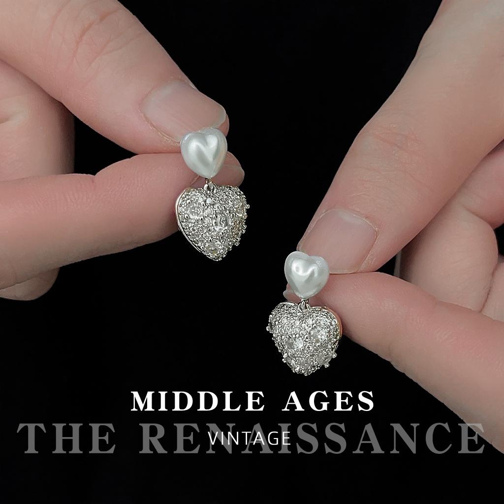 Fried chicken flash~ Heavy industry full of zircon chubby love stud earrings temperament elegant earrings ear jewelry