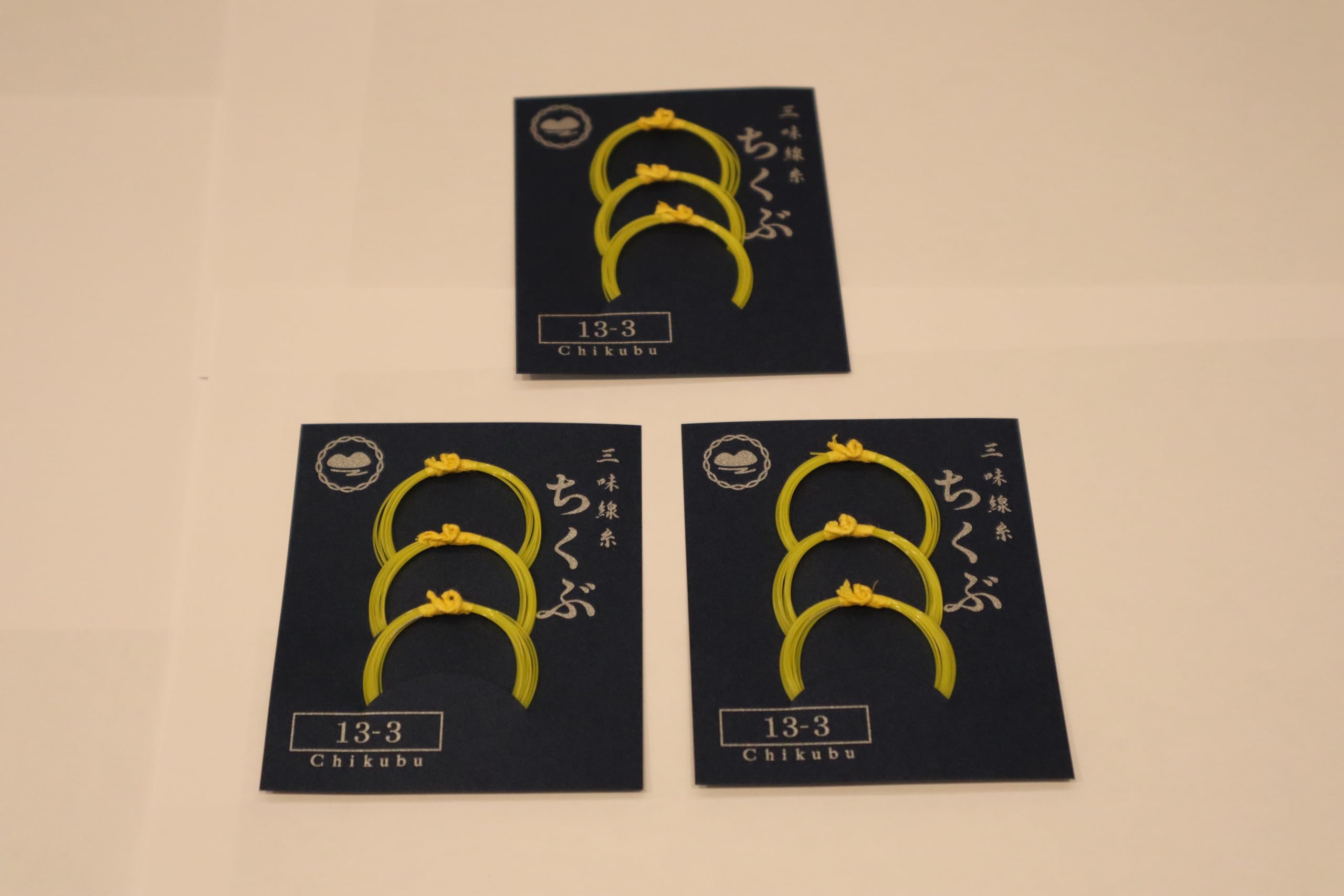 

Сямисэн 3 струны (13-3) Набор из 3 комплектов струн Showa Chikubu Tetoron