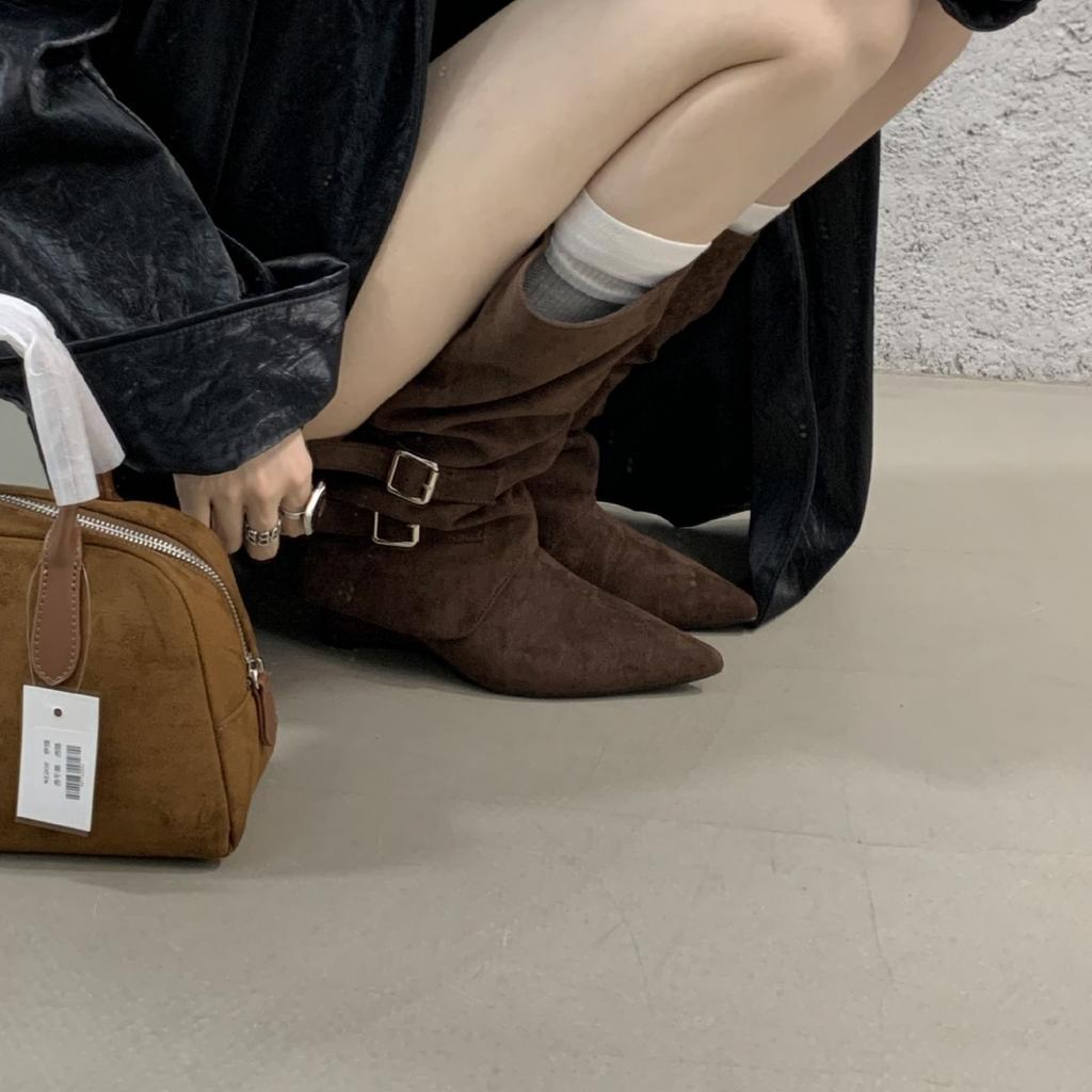 The inner height of the slope is increased by about 5cm. Square head, long boots, women's boots, short boots, high boots, and knight boots are wo