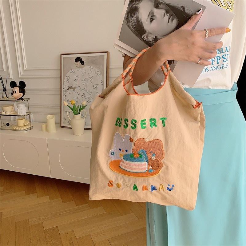 Entzückende japanische bestickte Tragetasche mit süßen Designs für Schüler und Käufer