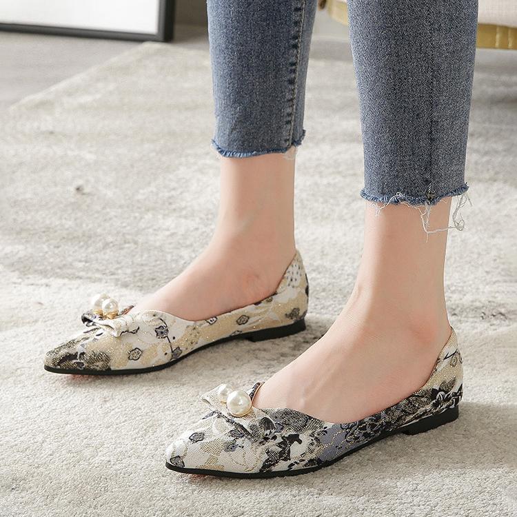 Wearing Cheongsam Paired with Spring Fashionable Soft Soled Shoes, Retro Pointed Single Shoes, Flat Bottomed Printed Women's Shoes In Large Size