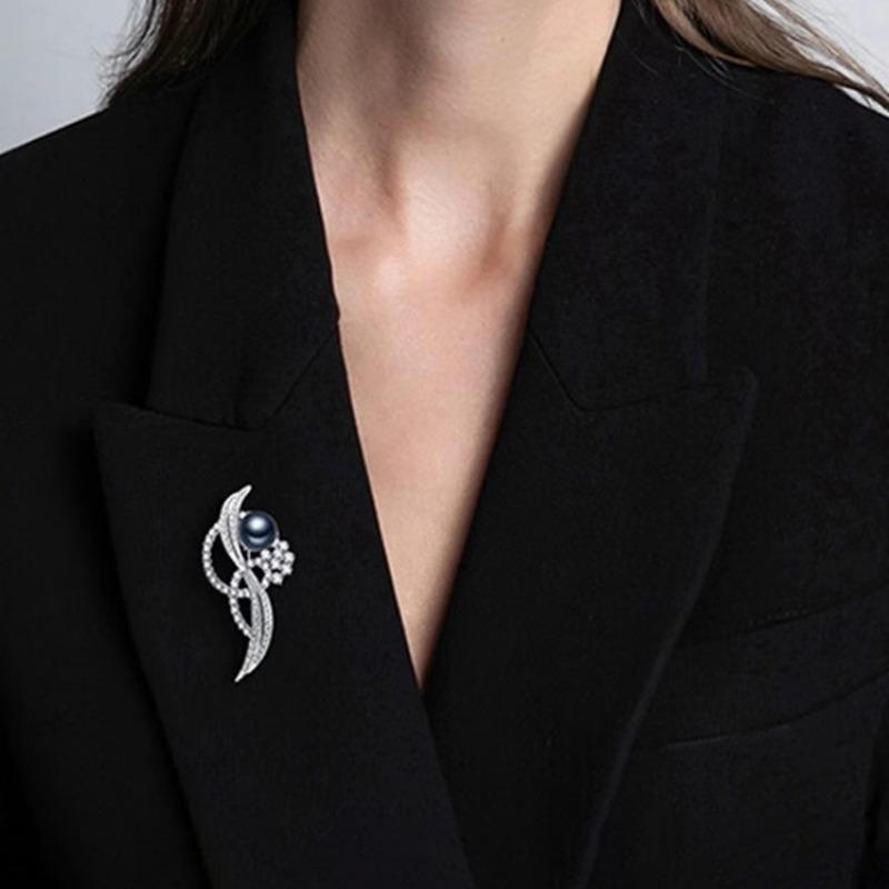 Fashionable Garland Brooch, High-end Feminine Charm, Exquisite Pearl Brooch, Design Sense, Niche Brooch