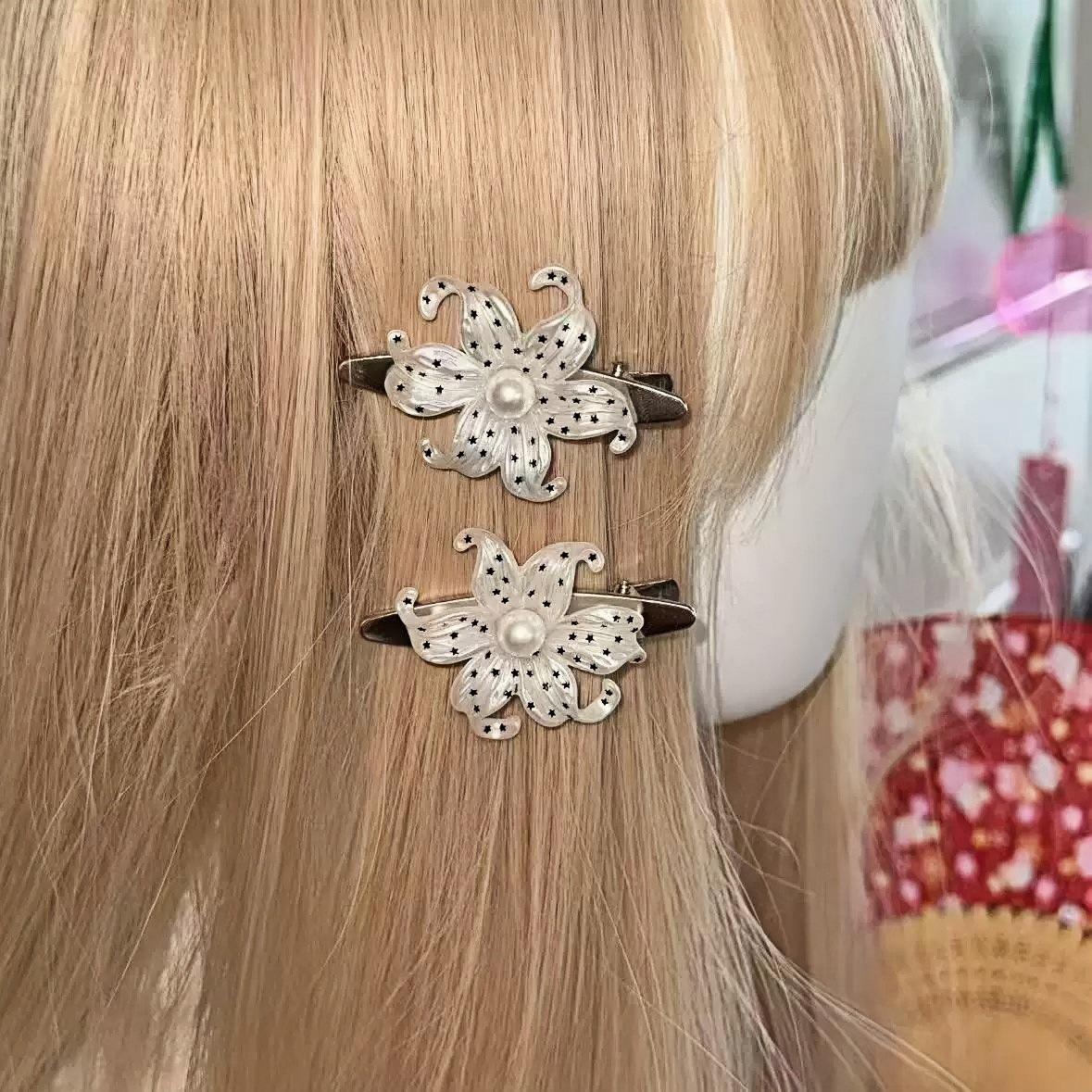 

2pairs Elegent Lily Hair Clips with Star Print Harajuku Vintage INS Trendy Flower Shape Hairpin Aesthetic Hair Accessories Girls