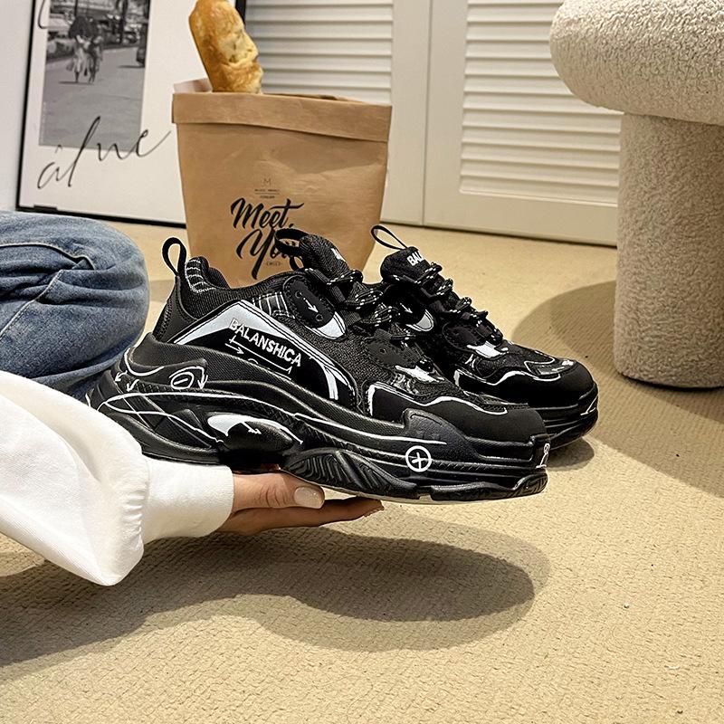 Parigi una serie di quattro stagioni nuove scarpe da ginnastica dad con suola spessa graffiti scarpe sportive casual moda per coppie marea 9953