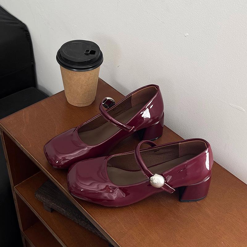 

Retro square head shallow mouth leather single shoes women s summer new patent leather temperament thick heel Mary Jane high heels 40