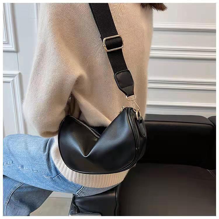 Sleek Dumpling Shoulder Bag 2025 - Women s AutumnWinter Textured Crossbody 1849₽