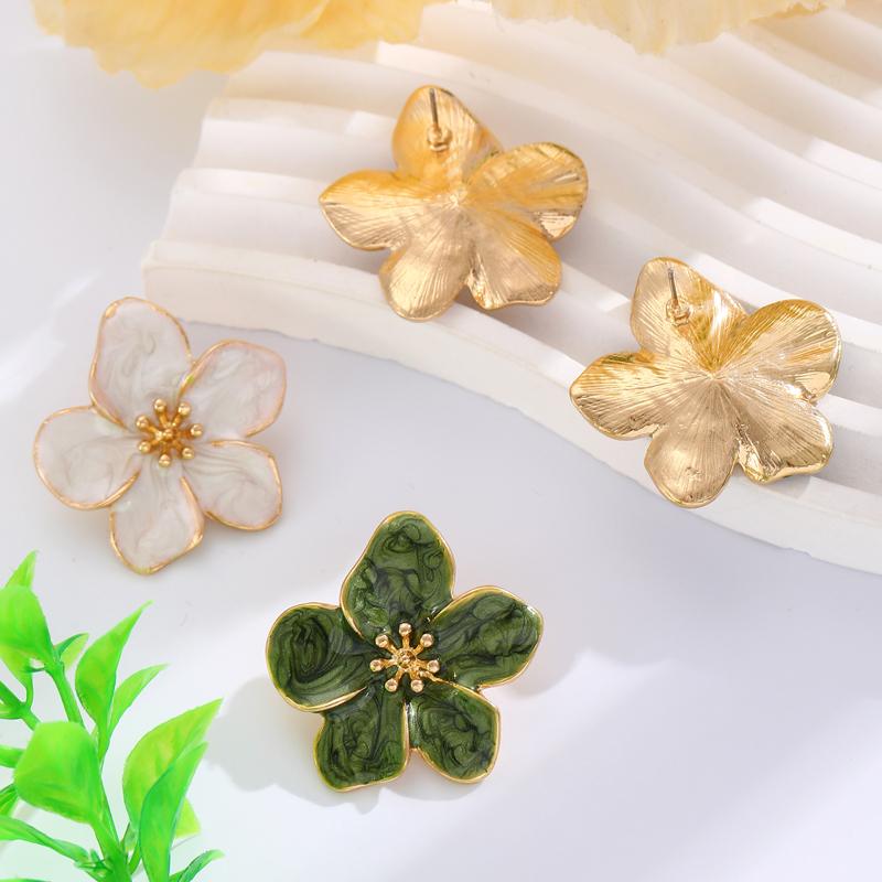 2025 New Retro Drip Oil Green Large Flower Stud Earrings for Women Temperament Metal Petal Earrings Fashion Jewelry Accessories