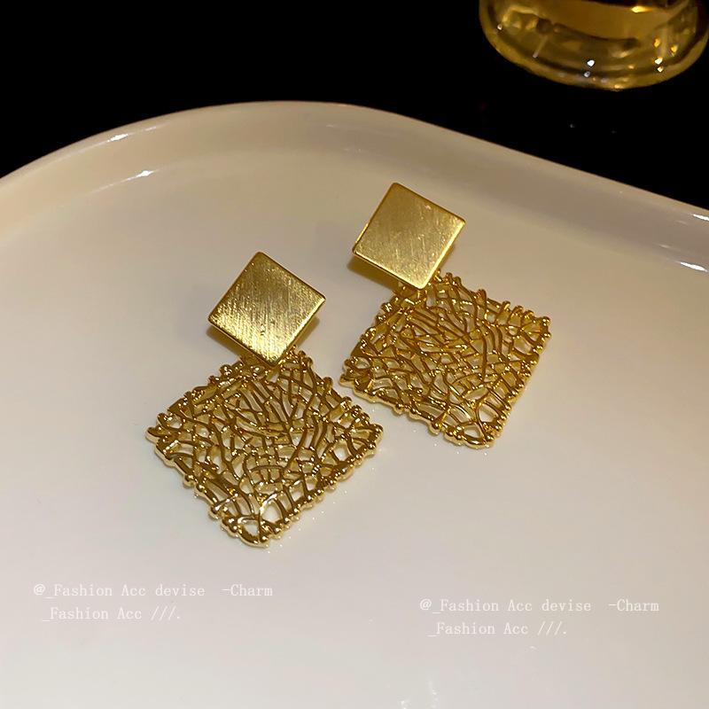 Real gold electroplated silver needle hollow square earrings European and American personality temperament earrings niche high-end earrings women