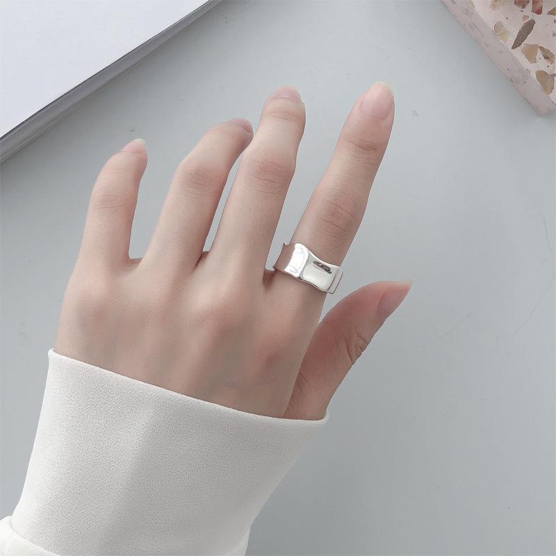 Japanese-Korean Smooth Irregular 925 Silver Vintage Open Ring for Women – Stylish Index Finger Commuter Fashion.