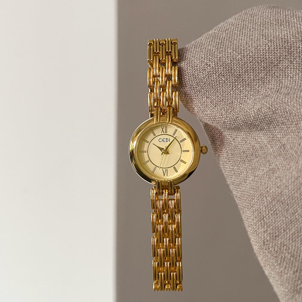 Literary Retro Simple And Versatile Exquisite Bracelet Watch Middle School Student High Value Alloy Waterproof Quartz Watch