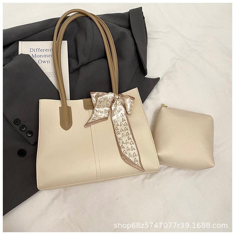 

2025 New Simple and Fashionable Large Capacity Armpit Bag High-end Casual Women s Commuter Shoulder Bag