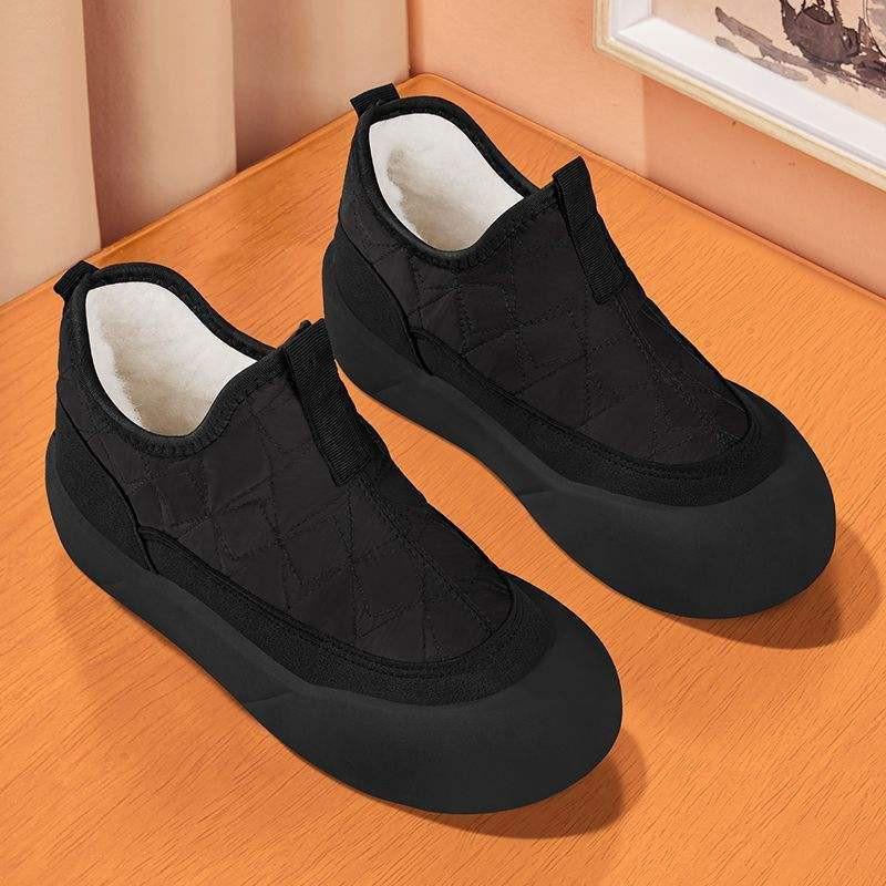 Thick Wool Lined Warm Womens Slip-On Winter Boots Low Cut Non-Slip Comfortable Walking Shoes Cold Weather