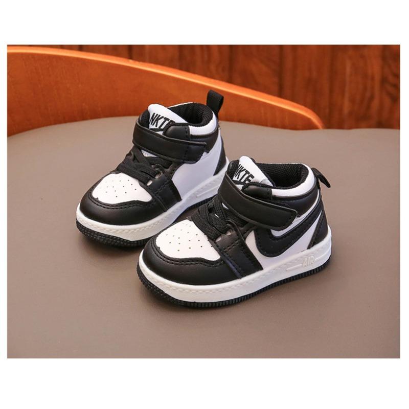 Kindersportschuhe Jungen und Mädchen Board-Schuhe 2022 Frühling und Herbst Jungen Babyschuhe einzelne Schuhe Kleinkindschuhe kleine weiße Schuhe