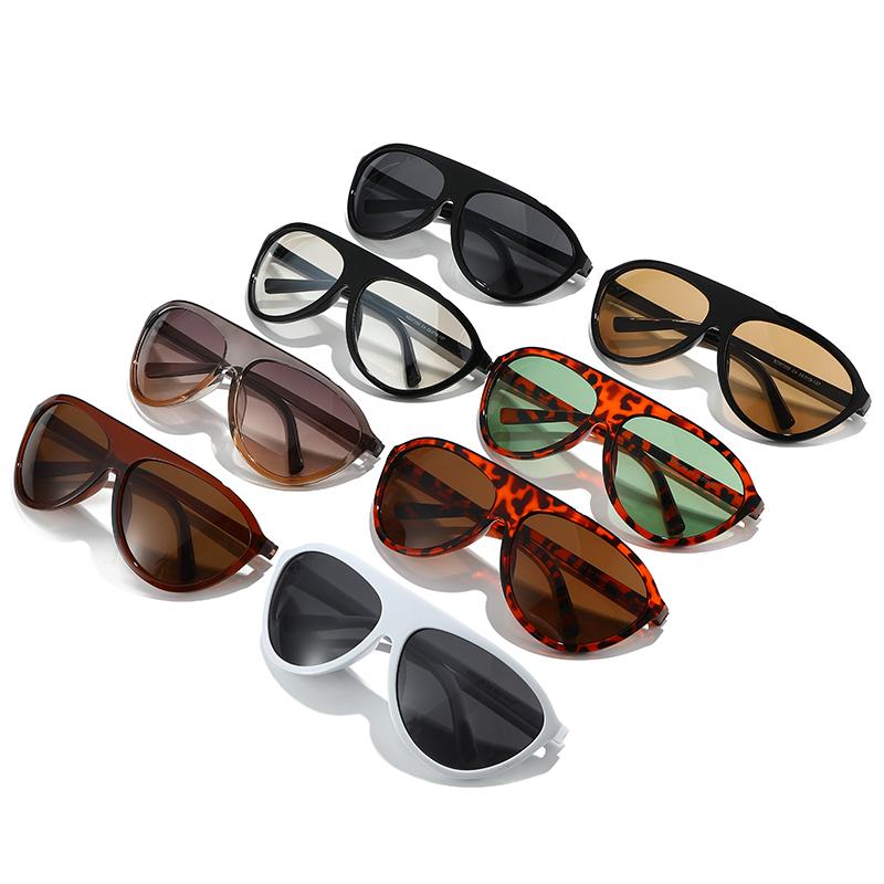 Aviator Shield Sunglasses – Trendy Oversized Black Frame UV400 Fashion Eyewear for Women & Men
