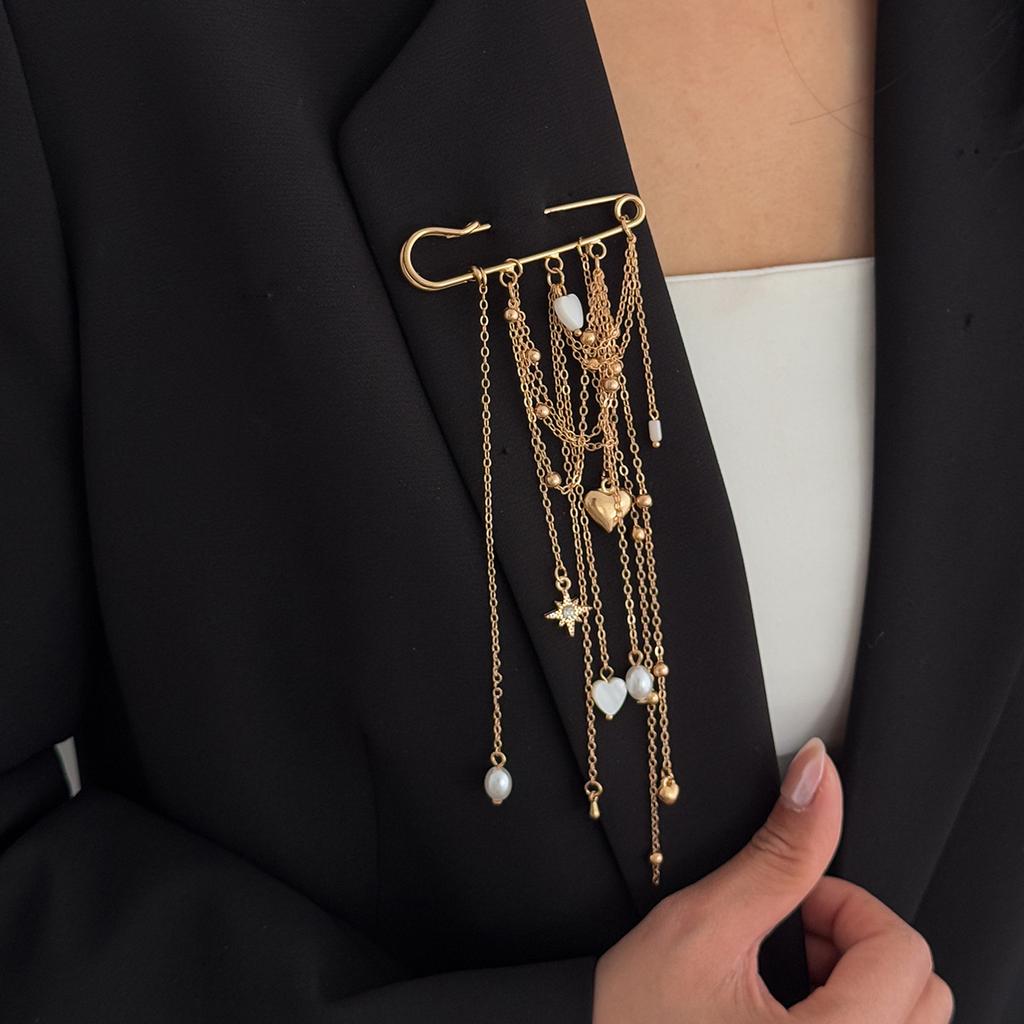 New Fashion Multi-layer Bead Tassel Brooch Pin Heart-shaped Badge Clothing Accessory Lapel Pins for Women Trendy Jewelry