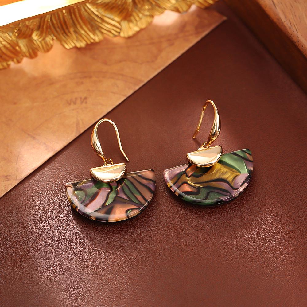 Iridescent Abalone Shell Fan Pendant Necklace with Clavicle Chain and Trendy Niche Earrings