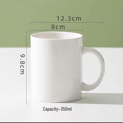 Kreative Keramiktasse mit Deckel und Henkel