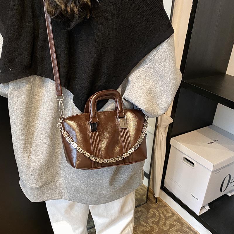 

Fashion women s bag, high-end messenger bag 2024 autumn new simple and versatile commuter portable small square bag 25*8*13 коричневий