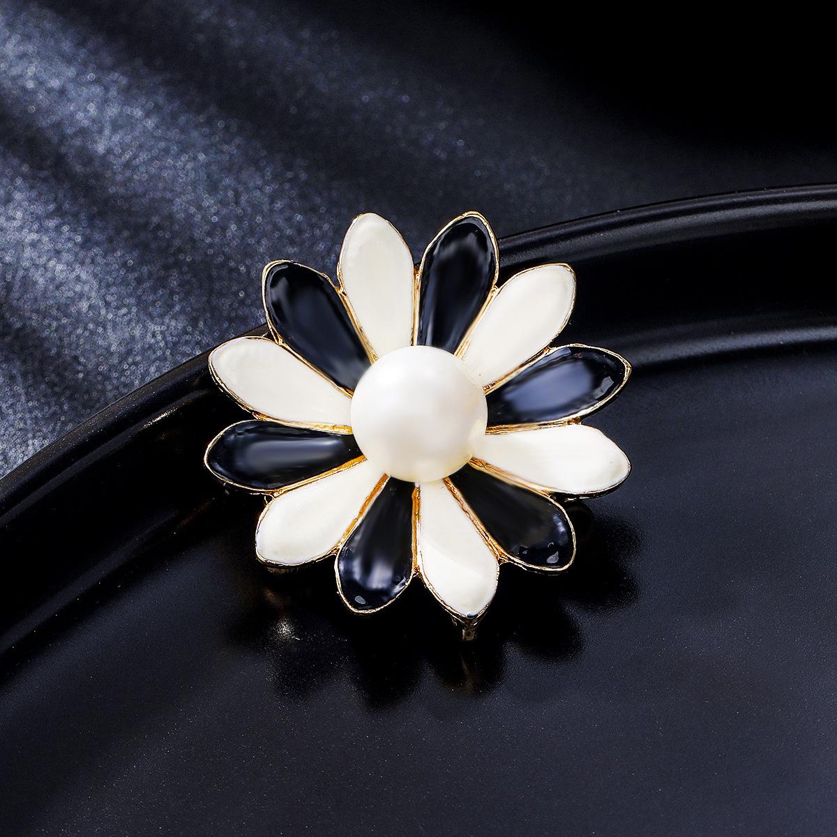 

Изысканная Модная Универсальная Брошь-Цветок Летний Кардиган Вырез Анти-просвечивающая Пряжка Темпераментная Щедрая Бижутерия для Костюма Корсаж