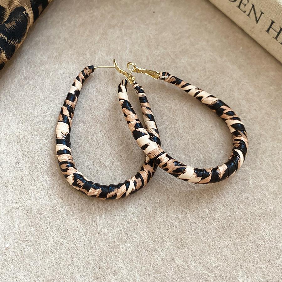 Silver Needle Leopard Print Leather Teardrop Hoop Earrings - Retro High-End Women’s C-Shape.