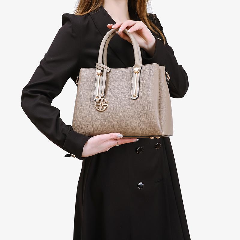 2025 Summer New Fashion Commuting Handbag, Niche High-End Large Capacity Single Shoulder Crossbody Tote Bag for Women
