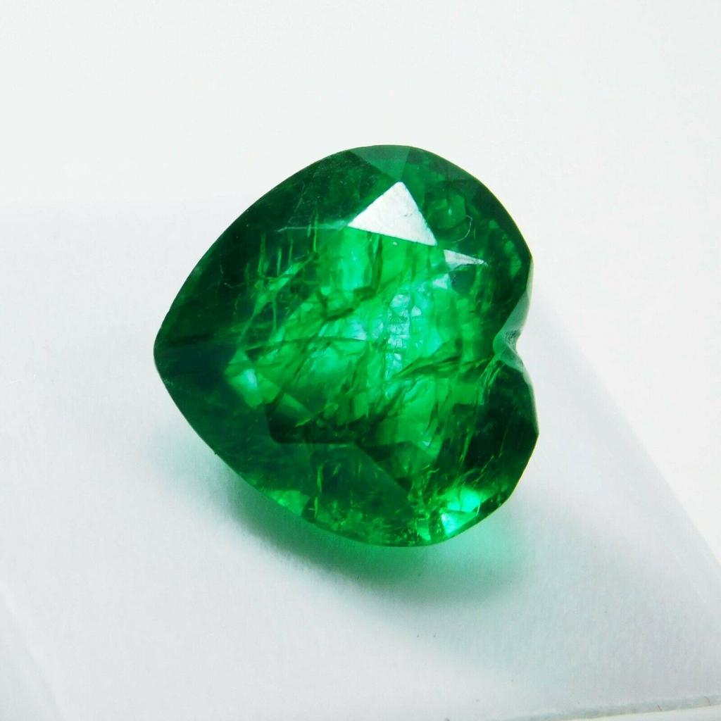 Natural Green Emerald Heart Cut 8.23 Carat CERTIFIED Colombian Loose Gemstone E-8hh 00J 002