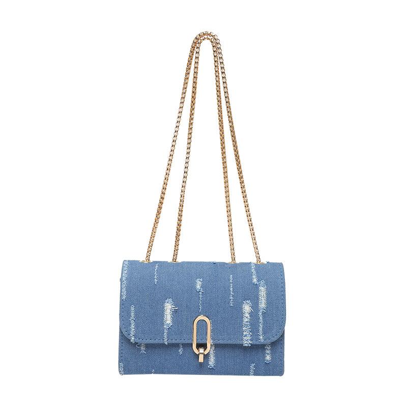 

Trendy, fashionable and versatile textured shoulder messenger women s bag spring new chain small square bag