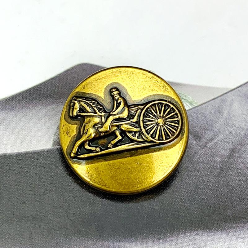 New High -Grade Metal Carriage Shirt Buttons Hand -Sewn Buttons Small Fragrance Style Retro Windbreaker Buttons Decorative