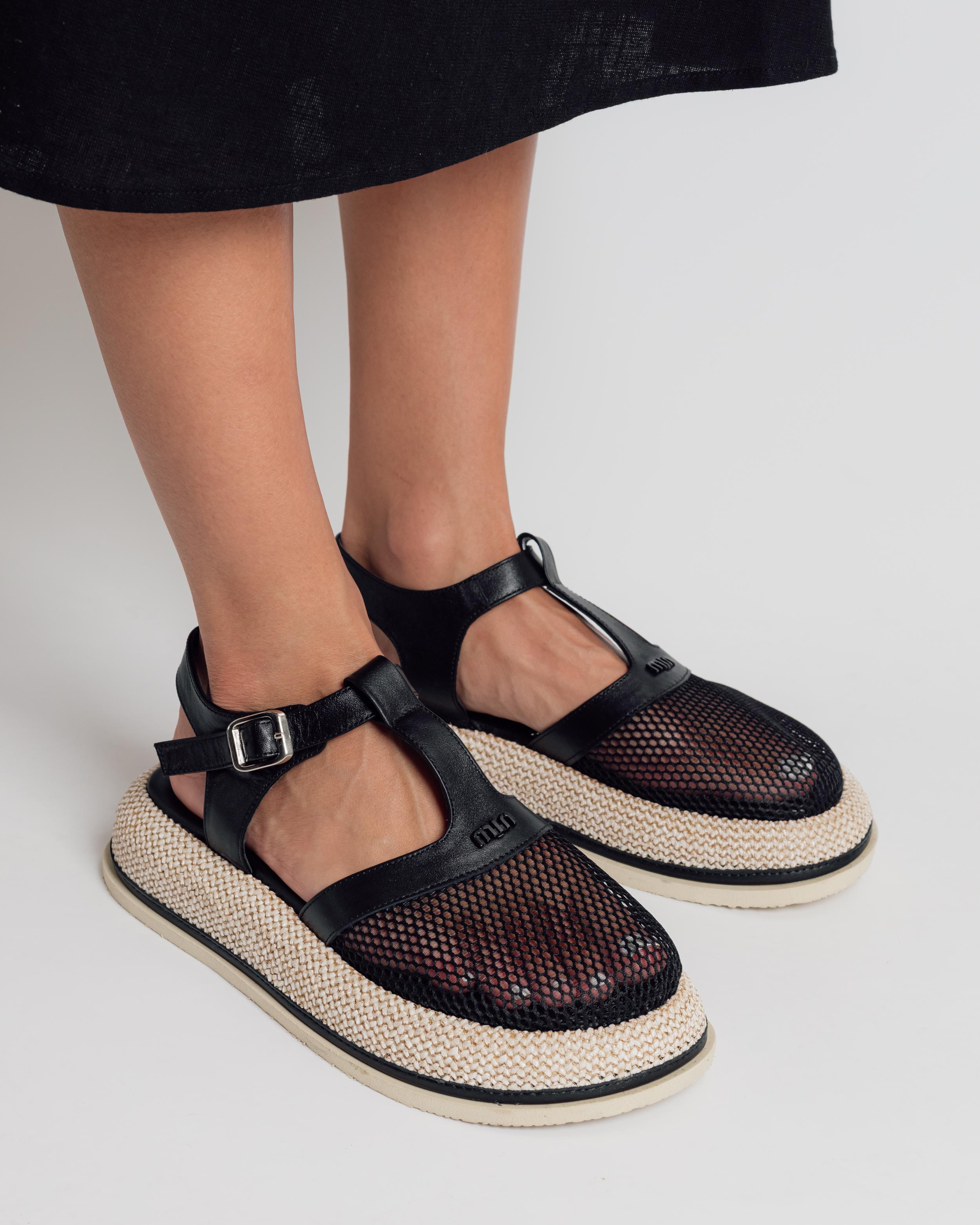 

Босоніжки на платформі з сіткою Evromoda 526754 36 чорні шкіра 40 чорний