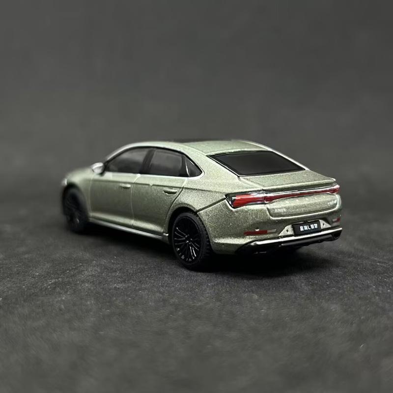 Bburago 1:64 Geely Preface Coupe Alloy Luxy Car Model Diecasts Metal Vehicles Car Model Simulation Miniature Scale Kids Toy Gift