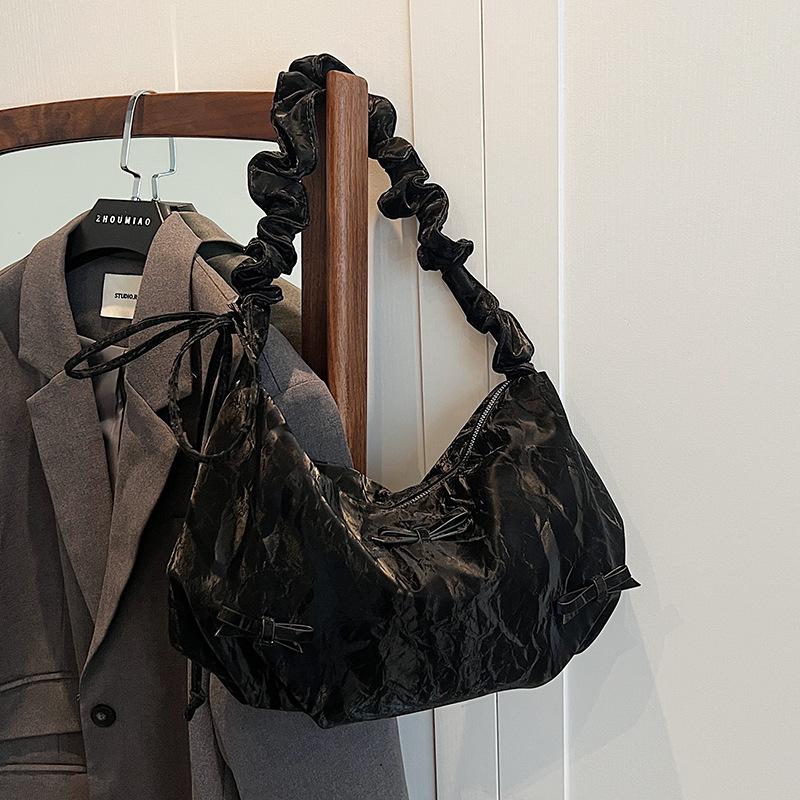 

Корейська версія плісирована портативна сумка для пельменів великої місткості жіноча 224 літня нова модна універсальна сумка для поїздок на плече під пахвами чорний