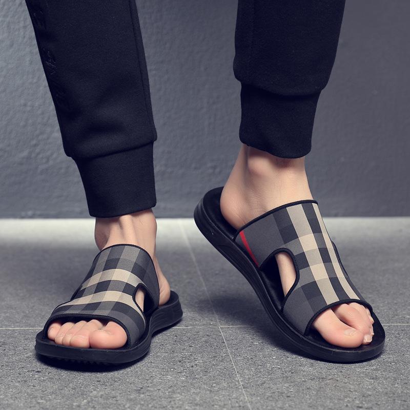 Men's Plaid Slippers Casual Summer Sandals 2025 Versatile Korean Version Trendy Shoes Lycra Beach Shoes Cool Slippers