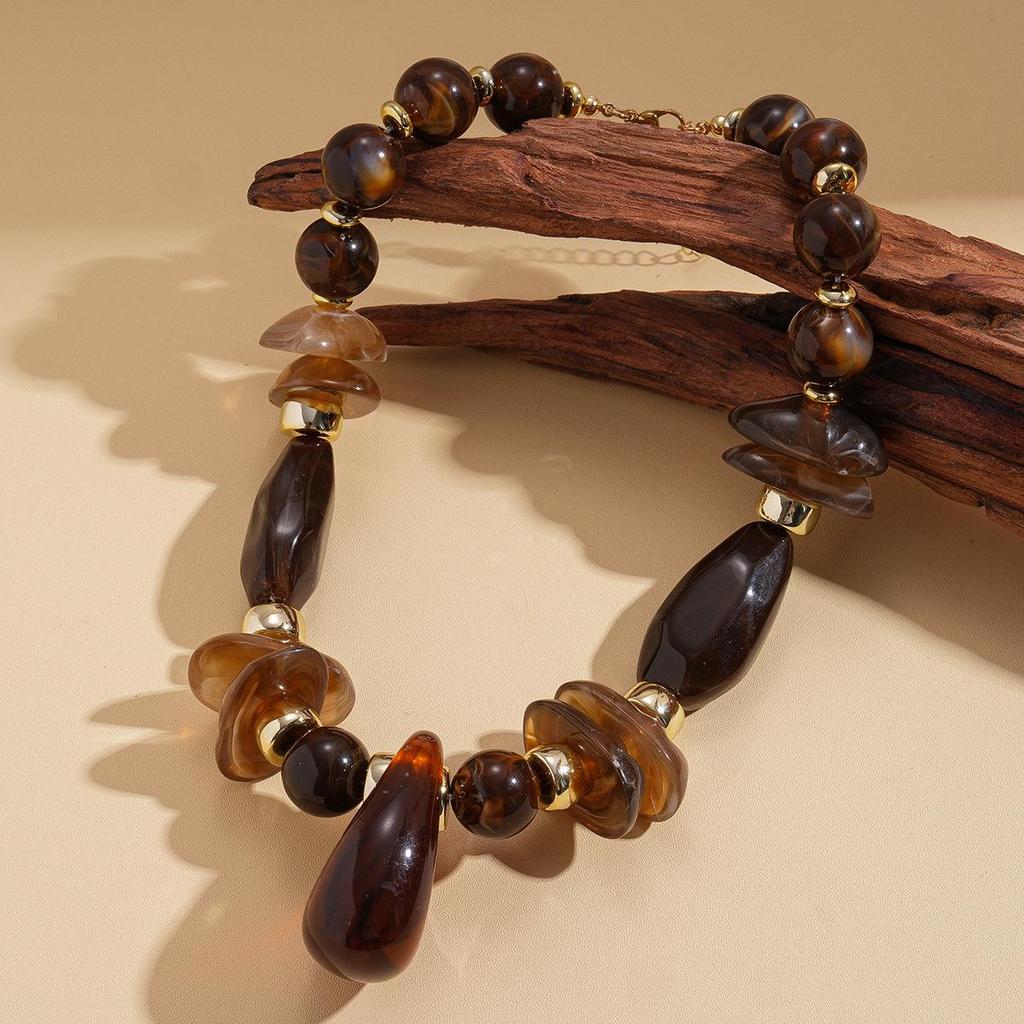 Elegant Acrylic Glass Beaded Pearl Necklace for Women – Versatile and Sophisticated Accessory