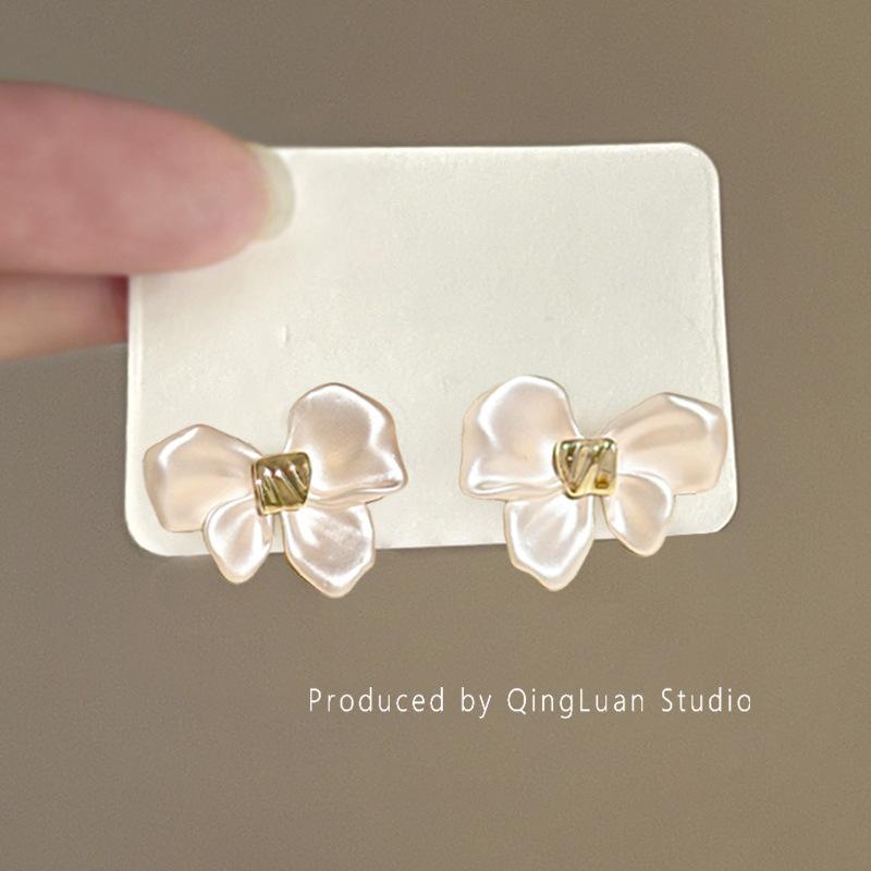 

Серьги-гвоздики с цветком-каплей масла Мори маленькие свежие и милые модные универсальные темпераментные высококлассные серьги