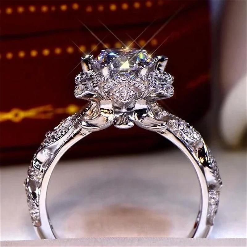 Super Shining Women Fashion Ring Exquisite CopperColor Inlaid Round Flower Stones Wedding Rings for Women Engagement Jewelry