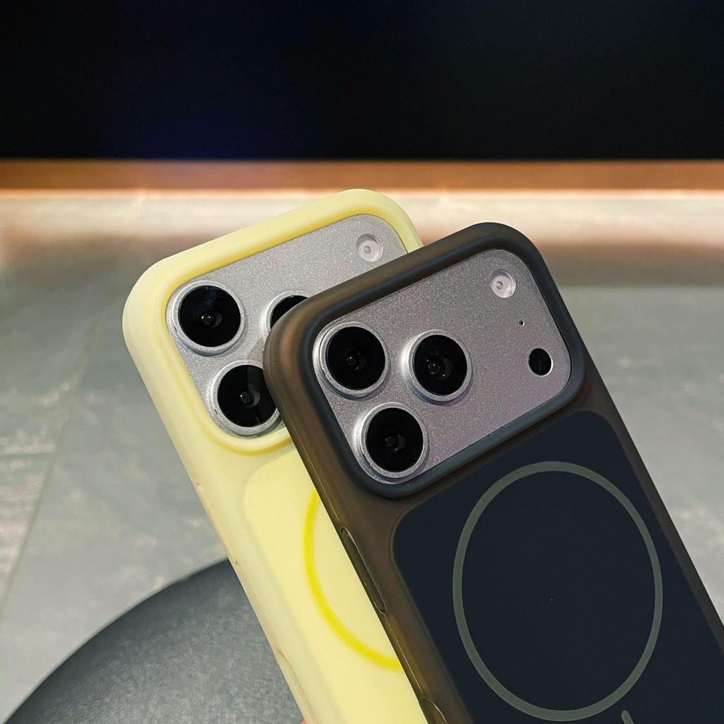 Custodia Magnetica Opaca Effetto Pelle per iPhone 17 Pro Max - Colore Caramella, Foro Grande, Design Protettivo