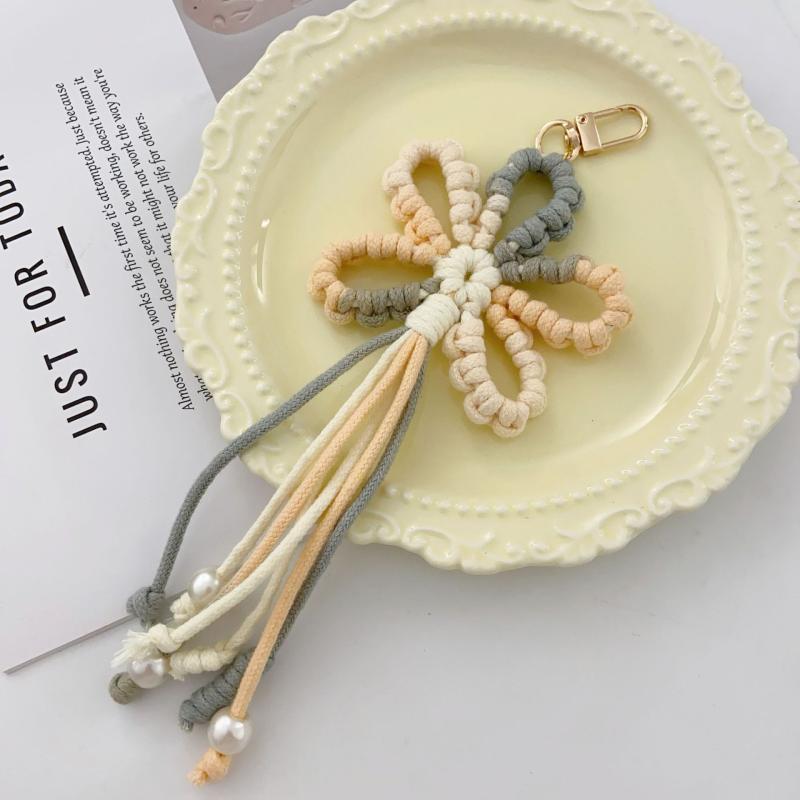 Pastoral Style Creative Colorful Hand-Woven Flower Tassels Keychain Creative Backpack Decoration Good Gift For Women Girls