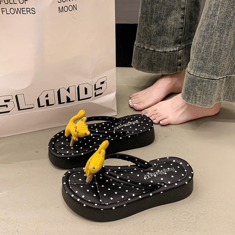 

Милые мультяшные шлепанцы Shirley Mei женские летние новые для улицы модные универсальные нескользящие не натирающие ногу сандалии на плоской подошве прилив 40 чёрный