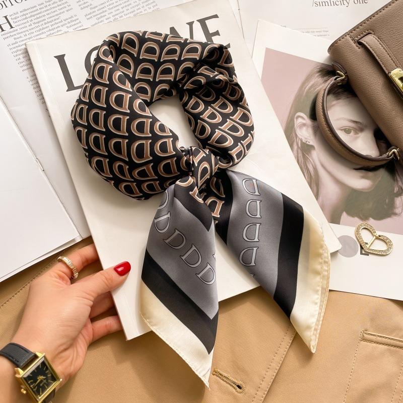 Zhang Ruonan silk scarf women's spring and summer new fashion retro accessories scarf neck high-end small square scarf