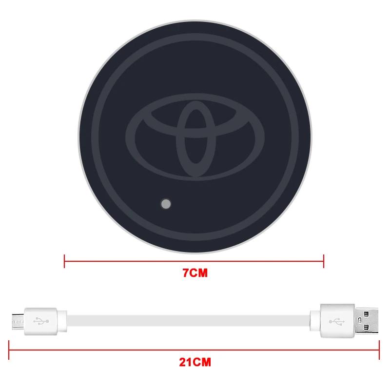 Toyota 2026 Nové poklice 2ks LED svítící držák na nápoje do auta podložka lampa Toyota Corolla Camry Rav4 Yaris Samolepka na auto
