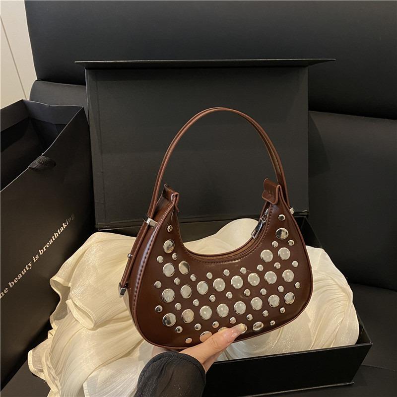 Einfache und modische neue Frühling-Achseltasche, Persönlichkeit, cool, mit Polka-Dot-Nieten, tragbare Knödel-Damentasche