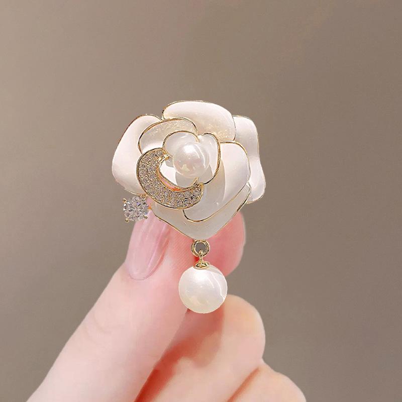 Elegant Pearl Brooch for Women's Suits - High-End Jewelry Pin