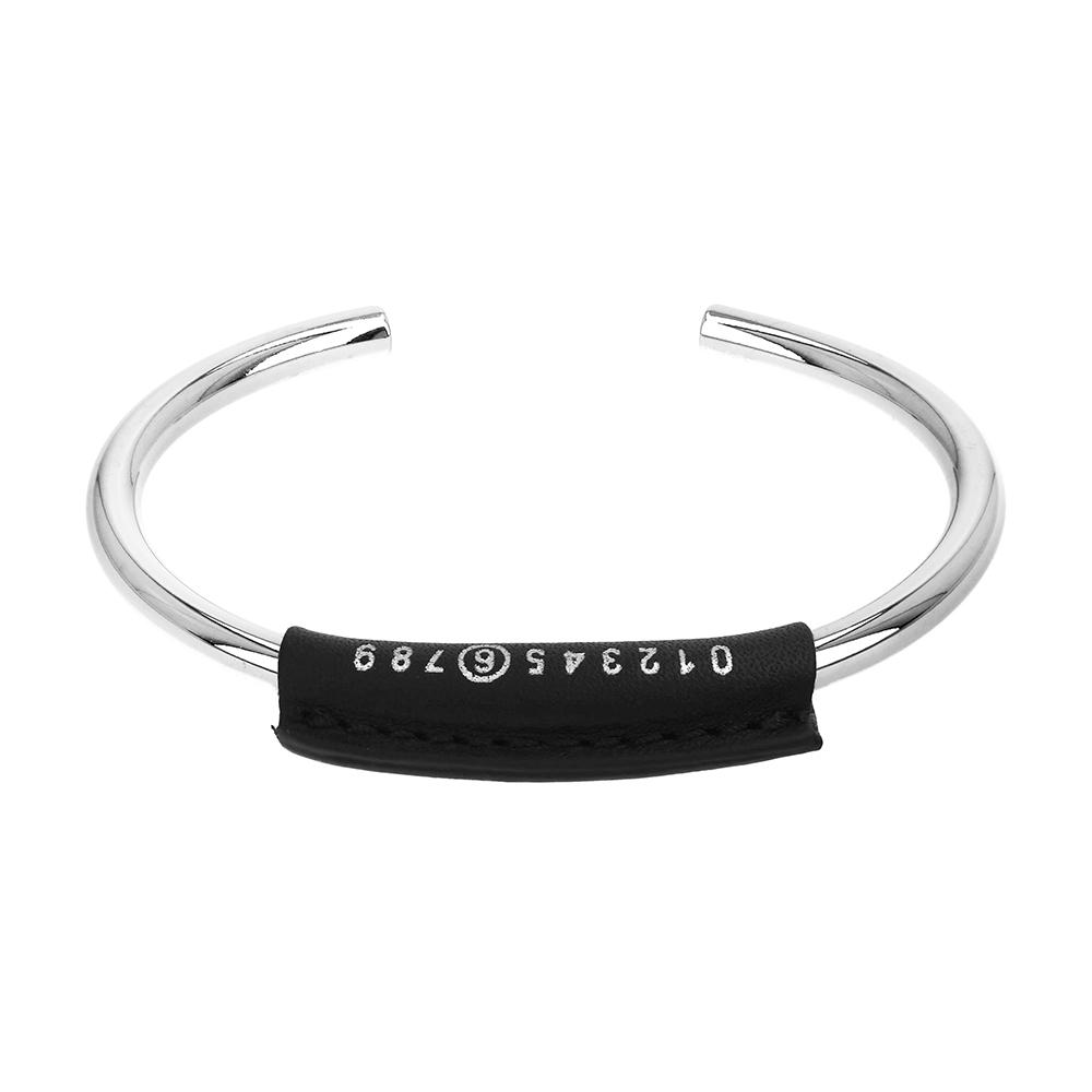 

Maison Margiela Sm6uy0074 P6631 964 Mm6 Numbering Logo Tab Cuff Bracelet SM6UY0074 P6631 964 (3)