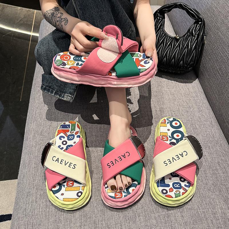 Internet Celebrities Super Hot European Goods Graffiti Thick-soled Beach Slippers Women Wear 2024 Summer New Stepping On Shit Sandals Women