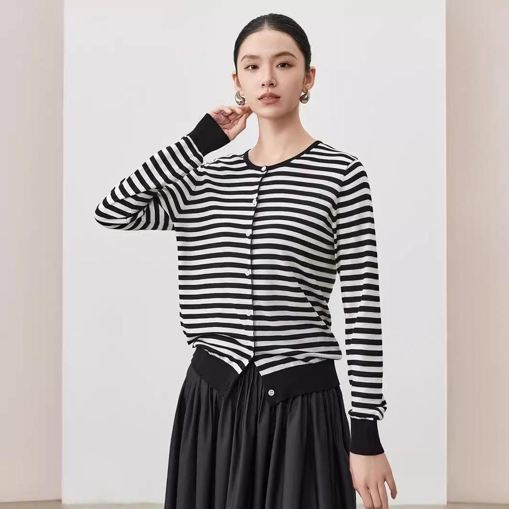 Artistic Striped Mulberry Silk Cardigan - Women's Black & White Round Neck Knit Top for Autumn