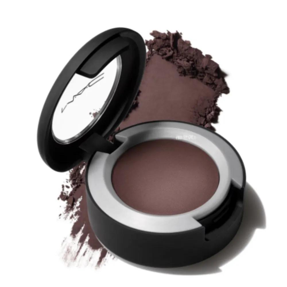 MAC Eyeshadow Powder Kiss Makeup Give a Glam
