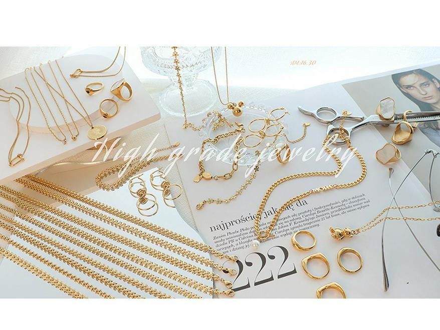 French-Style Retro Necklace: Oval Bead & Choker Spliced, 18k Gold Titanium Steel with Freshwater Pearls for Women