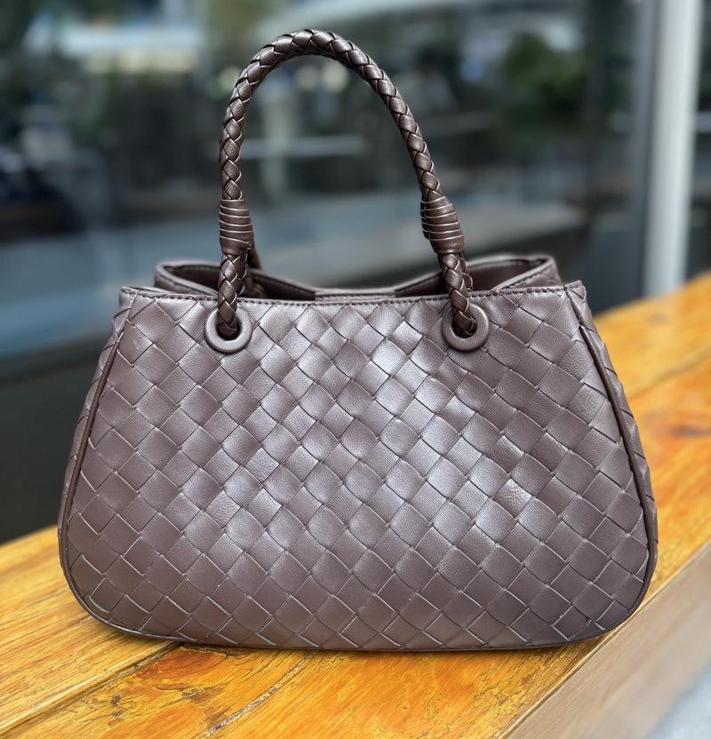 

2025 Новый Стиль Натуральная Кожа Женская Сумка Коровья Кожа Ручной Работы Плетеная Сумка Модная Универсальная Ручная Сумка через Плечо Маленькая Сумка 31x18.5x16CM кофейный