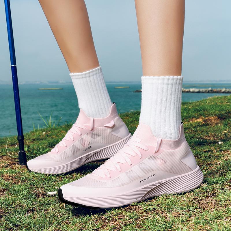 Men's shoes of the same style are fashionable, comfortable, non-slip and lightweight for men. Outdoor hiking low-top running sports trendy shoes